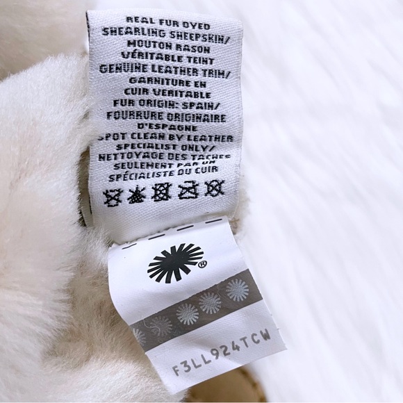 UGG Women’s Seamed Tech Gloves In Chestnut - Picture 6 of 6